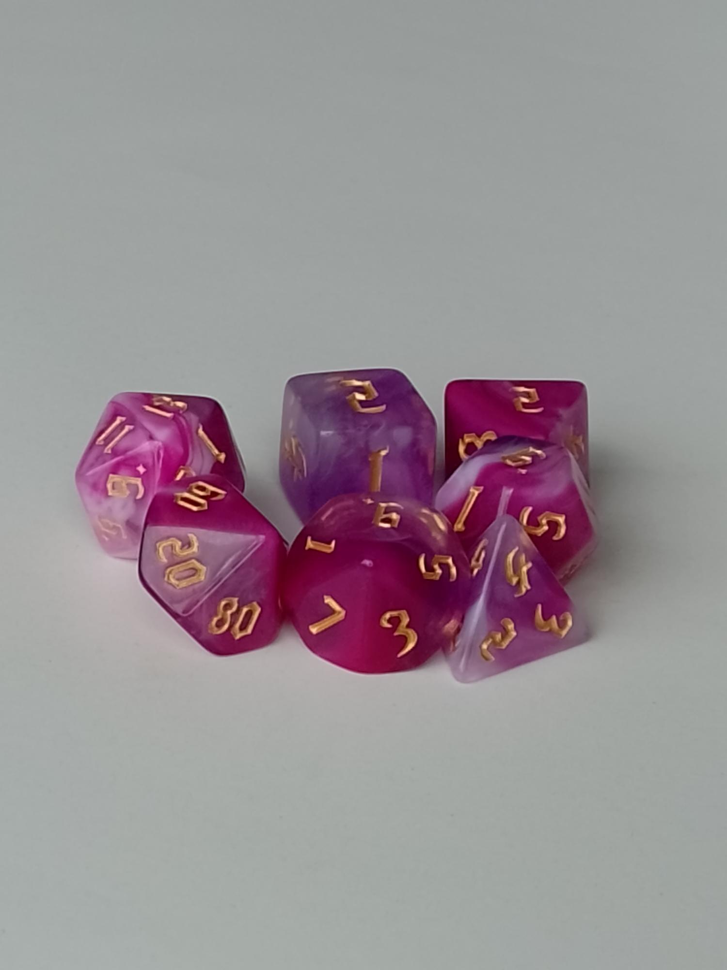 RPG Dice set (7) gemarmerd in wit/roze/paars RPG Dice set (7) gemarmerd in wit/roze/paars