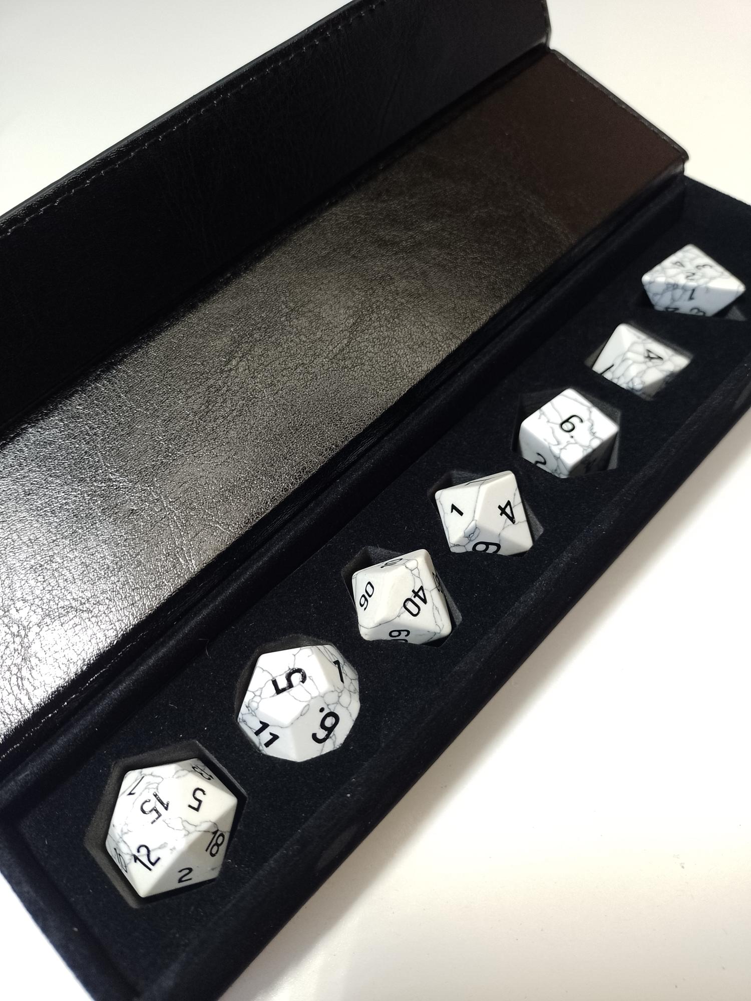 RPG Dice set (7) Natuursteen wit-zwart marmer