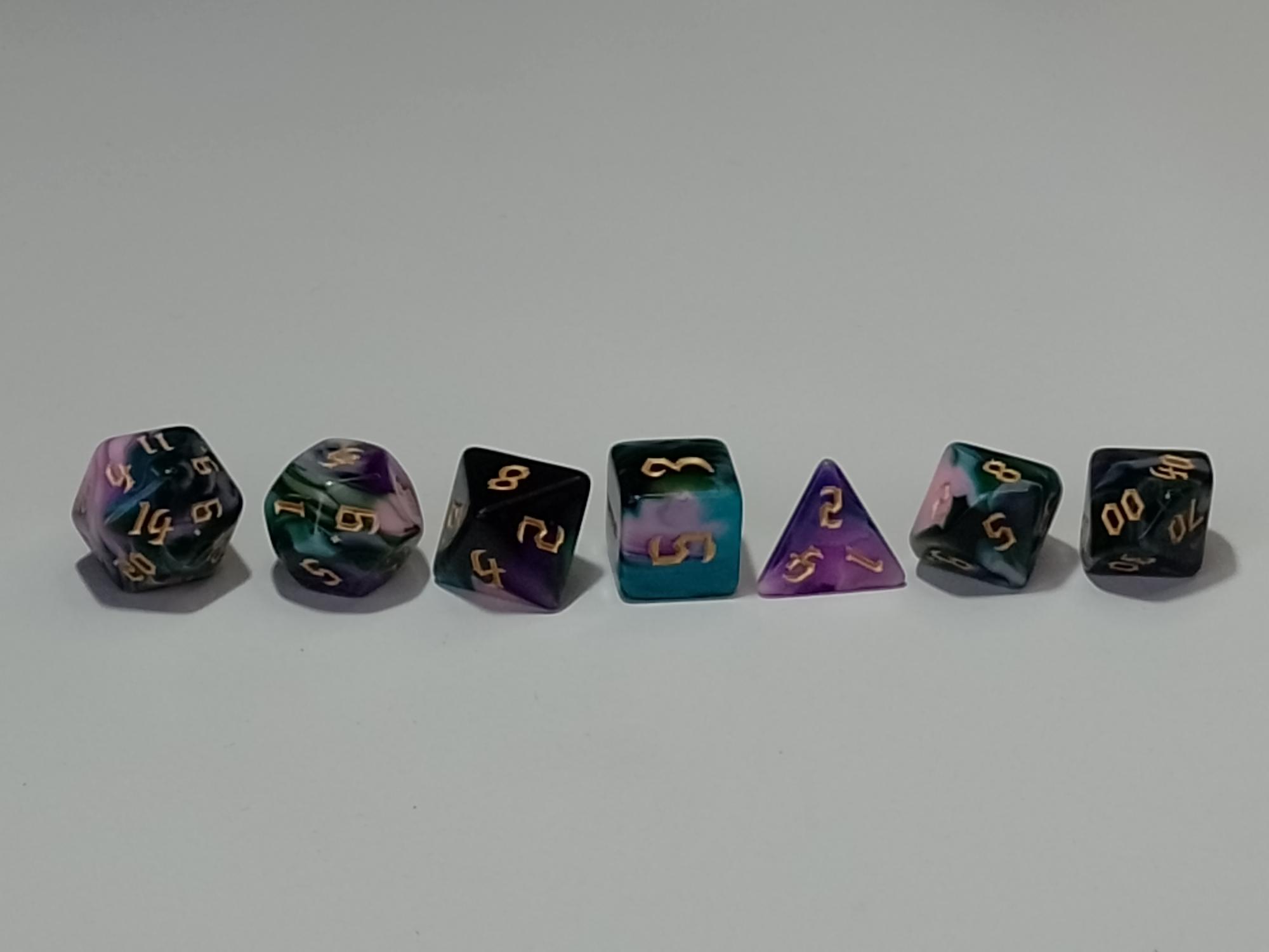RPG Dice set (7) gemarmerd in roze/groen/paars RPG Dice set (7) gemarmerd in roze/groen/paars