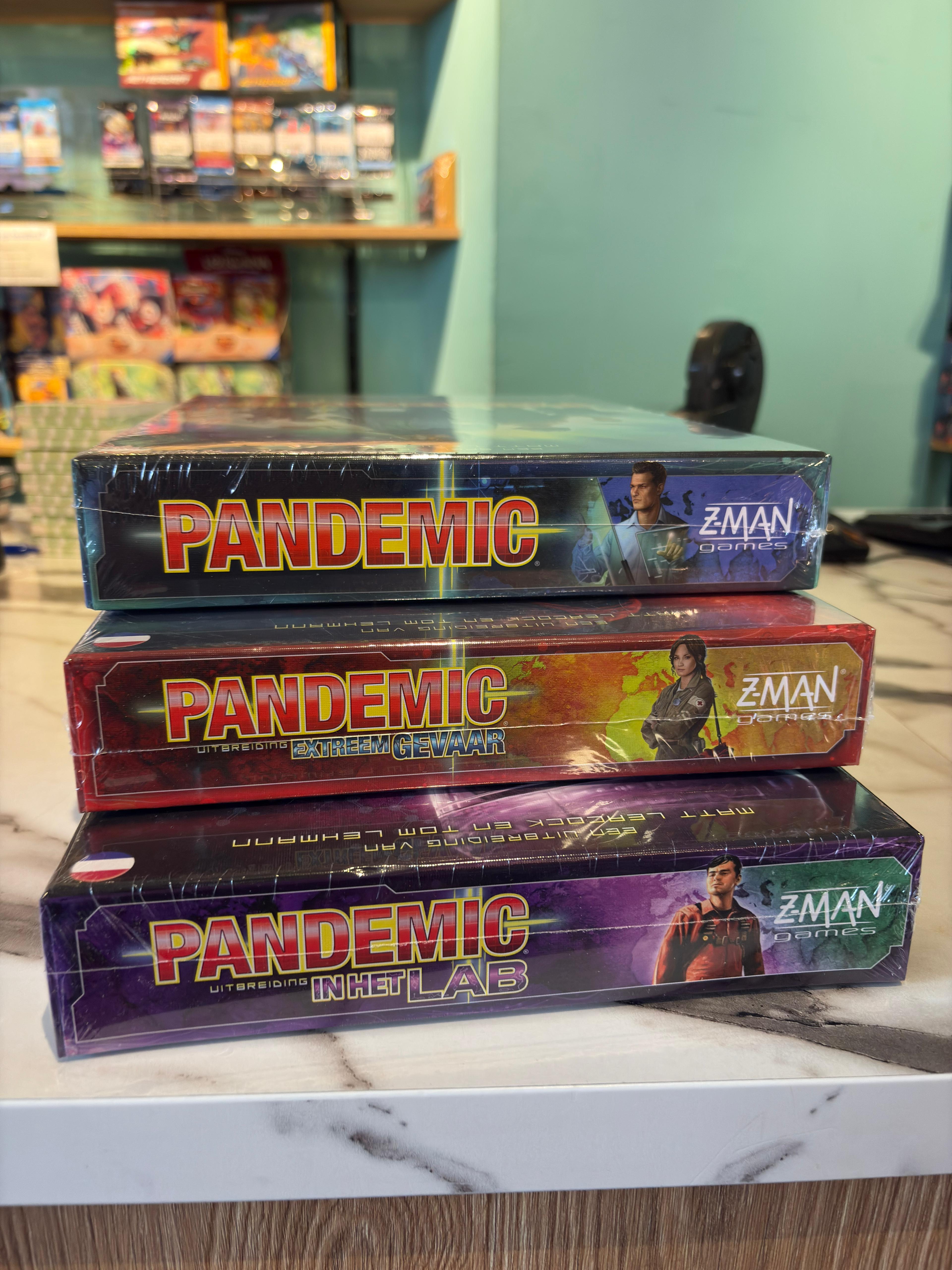 Pandemic Bundel – Basisspel + Extreem Gevaar + In het Lab (NL)