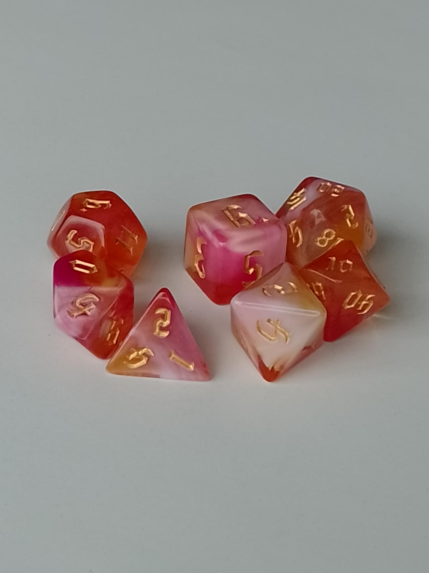 RPG Dice set (7) gemarmerd in wit/roze/geel RPG Dice set (7) gemarmerd in wit/roze/geel