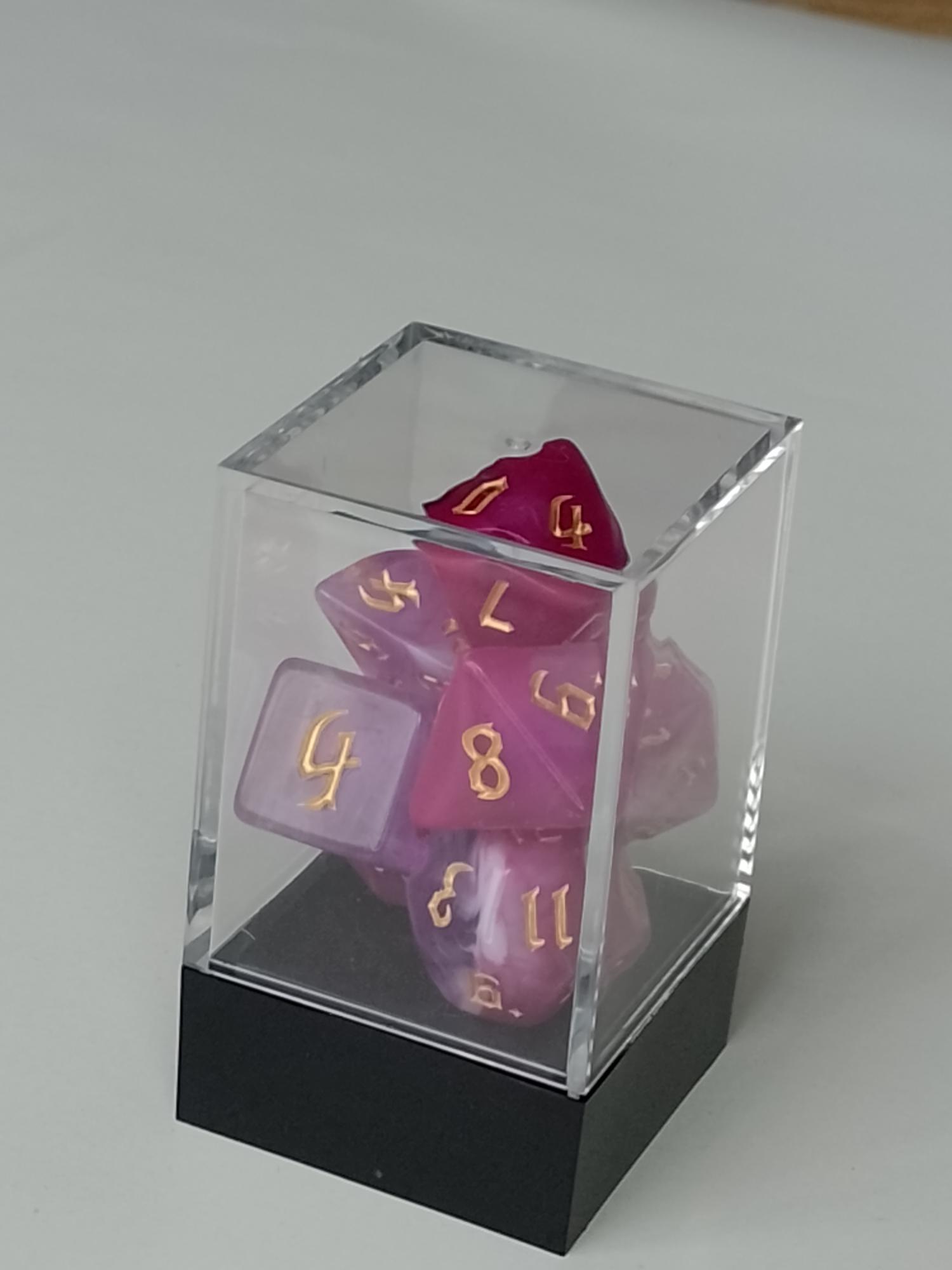 RPG Dice set (7) gemarmerd in wit/roze/paars RPG Dice set (7) gemarmerd in wit/roze/paars
