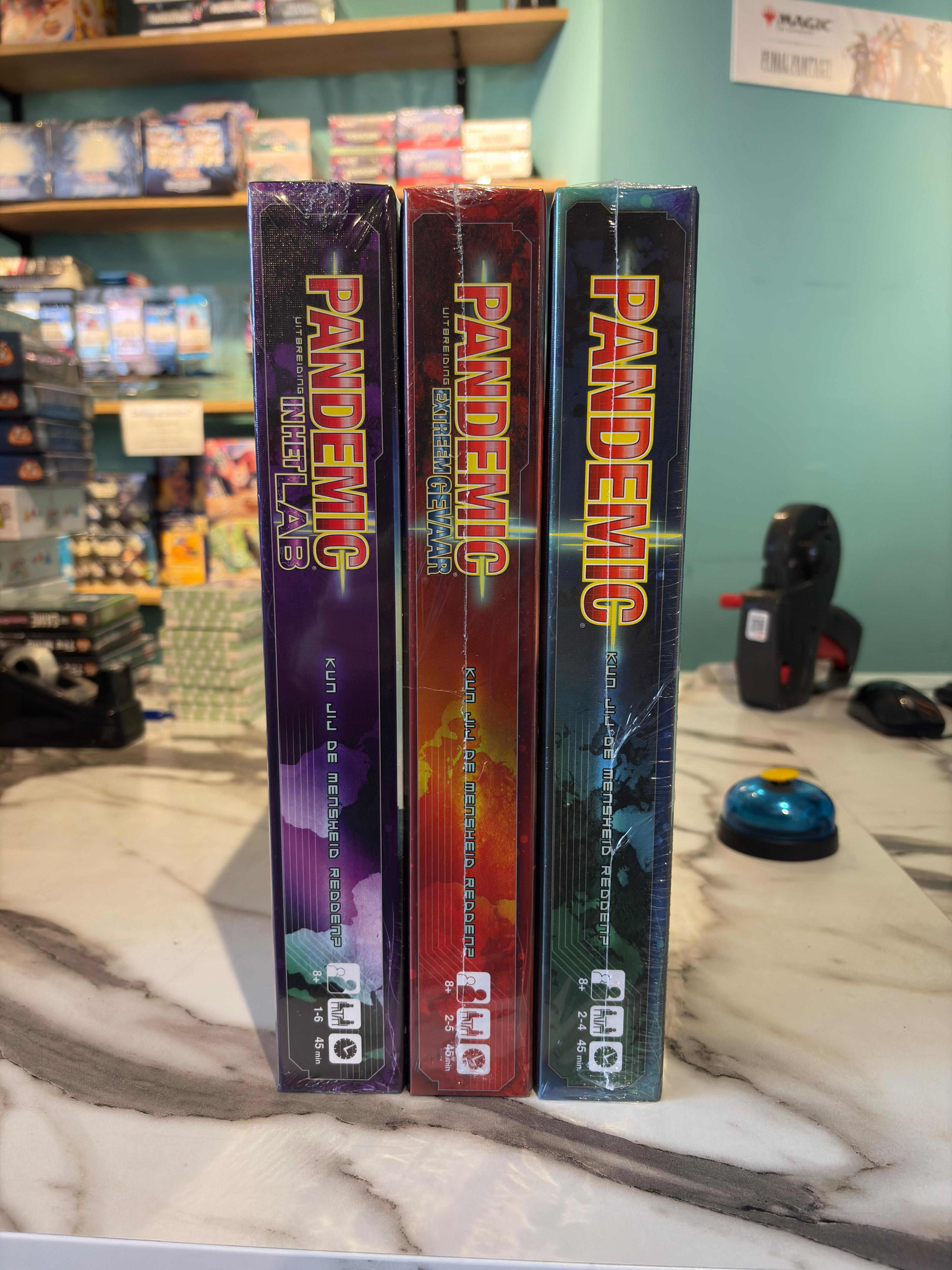 Pandemic Bundel – Basisspel + Extreem Gevaar + In het Lab (NL)